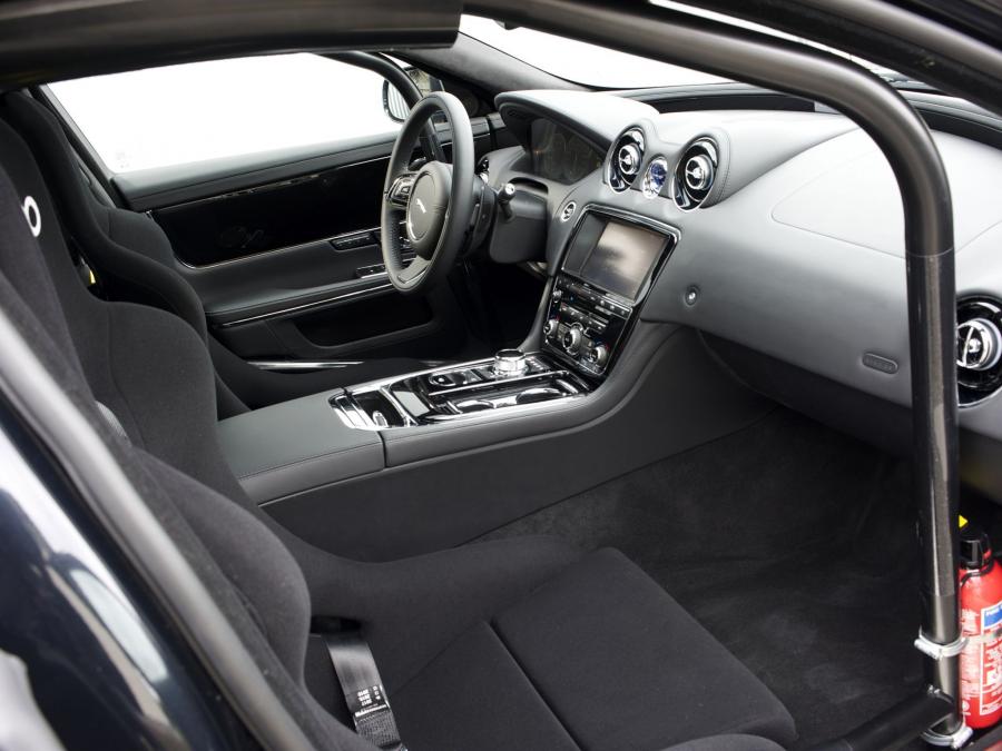  Jaguar XJ SuperSport Nurburgring Taxi 2012 года  (фото 2 из 51)